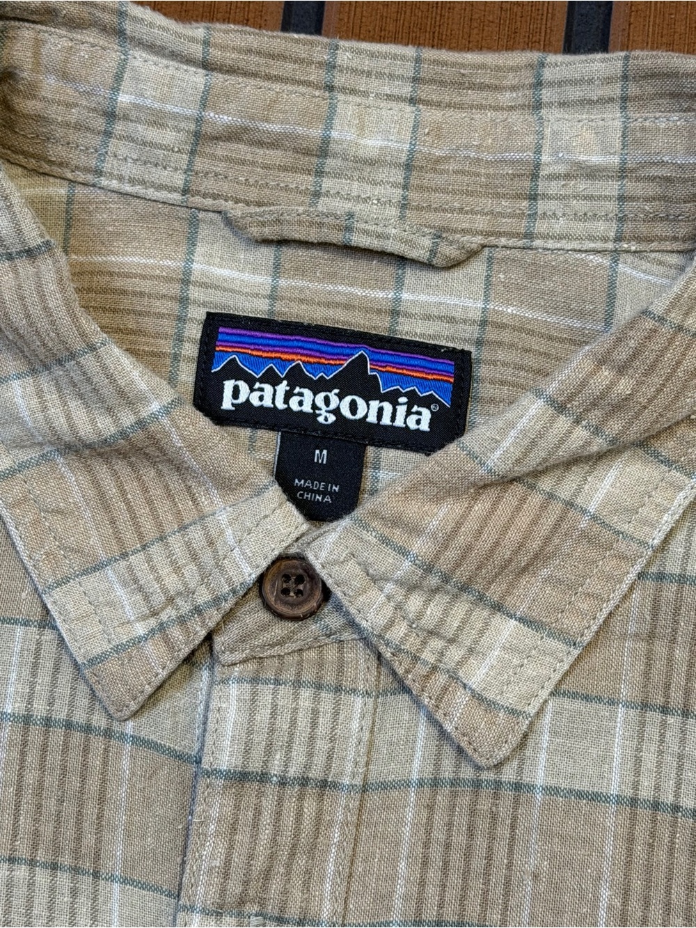 Patagonia Plaid Short Sleeve Buttonup Shirt Mens Medium Brown Back Step - Picture 5 of 6